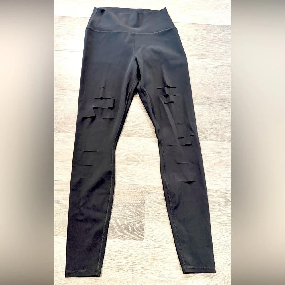 ALO YOGA High-Waist Ripped Warrior Legging Size Medium in Black